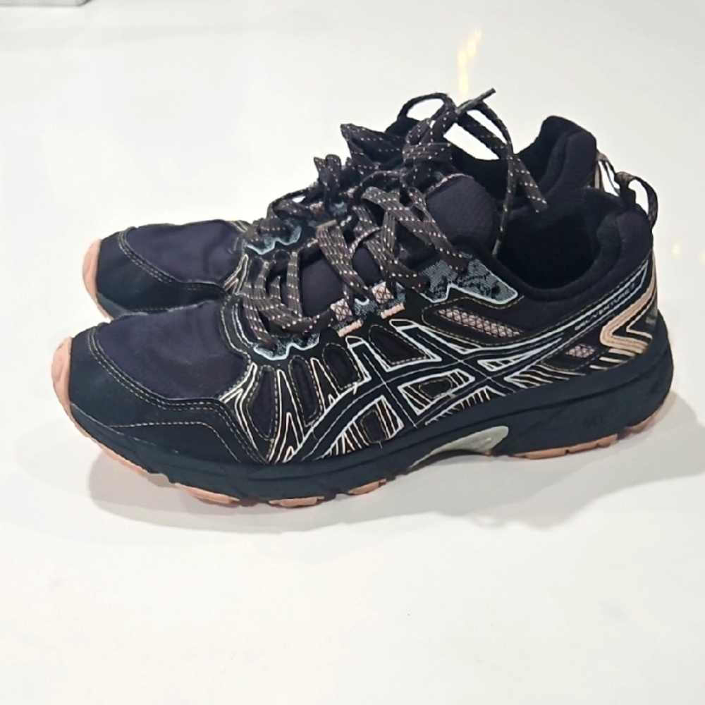 Women's Asics. Gel Venture 7 Trail Running Shoes. Size 7